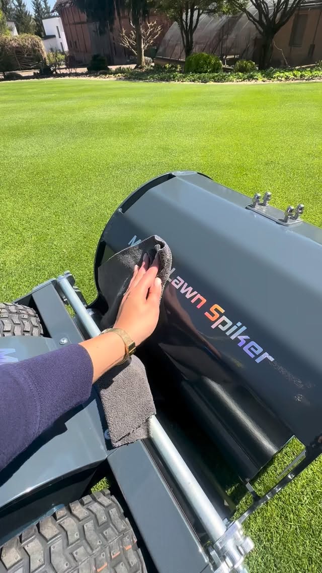 ASMR 100proGreen 📳 100proGreen Master Vario Drive Pro + Master Lawn Spiker and Master Topdresser S75 in action. No trendy audio – just real sound of work. ➡️Because sometimes you just need to listen to how the machines really sound. … Machine ASMR 🔊 100proGreen Master Vario Drive Pro with Master Lawn Spiker and Master Topdresser S75 in action. No trendy audio – just real sound. SHOP NOW: www.zidekhk.com #asmr #asmrsounds #100progreen #lawncare #zidekhk
