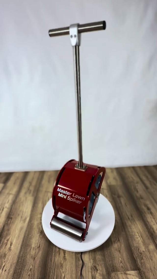 Mini, standard(normal) nebo Mammoth? 🤔
Teď už si vybere opravdu každý.!🔥

Do rodiny Master Lawn Spiker nově přidáváme také velikost MINI – ideální řešení pro menší zahrady, kde je potřeba precizní a snadná práce s provzdušněním trávníku.

Rodina Master Lawn Spiker tak nyní nabízí hned tři velikosti pro různé typy ploch:

🔹 Mini – kompaktní pomocník pro menší zahrady
🔹 Master Lawn Spiker (standard) – univerzální provzdušňovací válec pro běžné trávníky
🔹 Mammoth – profesionální stroj pro velké plochy, sportoviště nebo golfová hřiště

Dostupné na: www.zidekhk.com

…

Mini, normal or Mammoth – that is the question. 🤔
We are expanding the Master Lawn Spiker family with a brand-new size: MINI. Perfect for smaller gardens where precise and easy lawn aeration is needed.
The Master Lawn Spiker range now offers three sizes for different types of lawns:
🔹 Mini – a compact helper for smaller gardens
🔹 Master Lawn Spiker (standard) – a universal aeration roller for everyday lawns
🔹 Mammoth – a powerful solution for large areas, sports fields or golf courses.

www.zidekhk.com